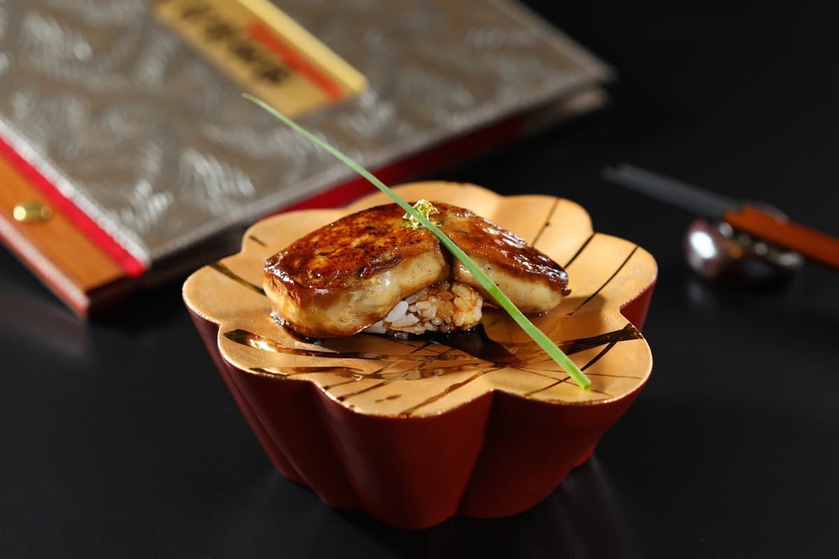 【新開店】只有10個座位！東京米其林「鐵板燒」登台3必吃→全球最貴龍蝦、日本紫海膽、神級八重山和牛