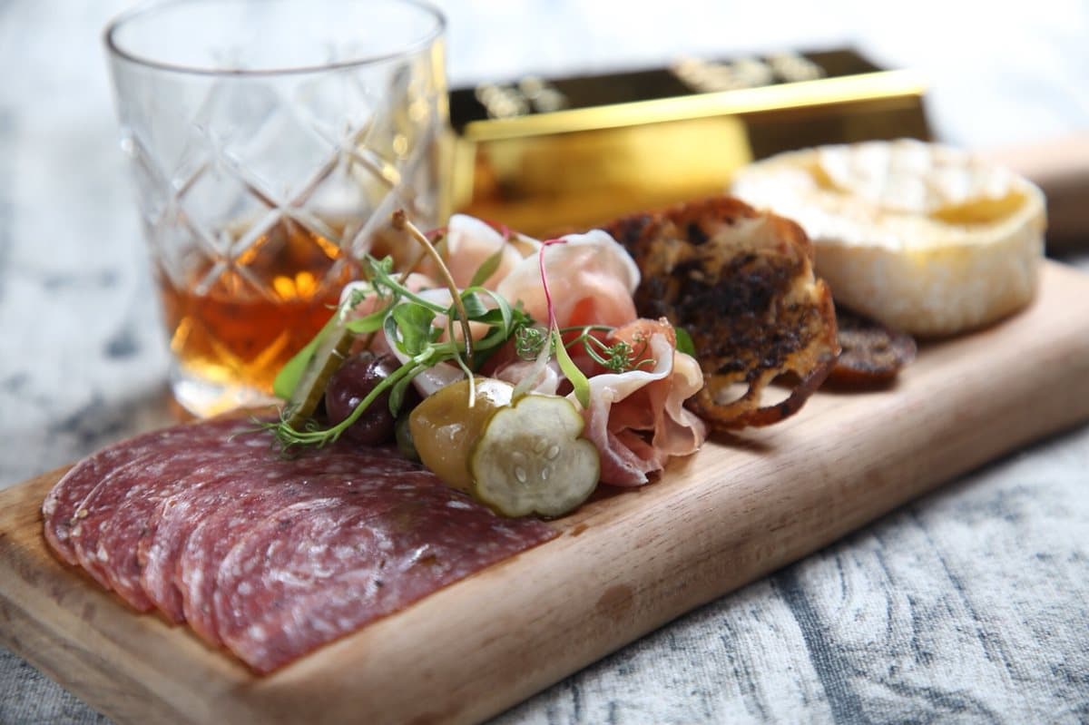 【新開店】華山文青新去處!「復古英倫風」酒吧餐廳好好拍→野餐組好逼人啊 【新開店】華山文青新去處!「復古英倫風」酒吧餐廳好好拍→野餐組好逼人啊
