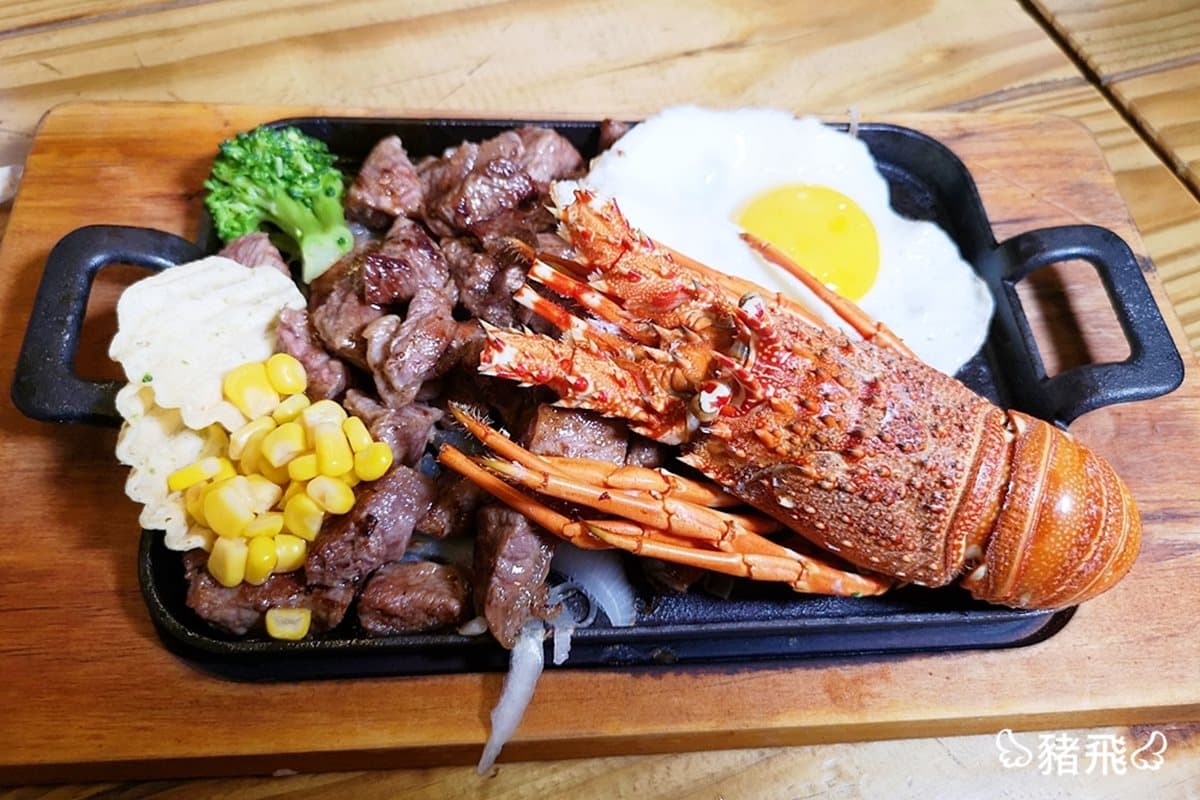 史上最猛路邊攤！鐵板燒「整隻龍蝦+骰子牛」只賣390元  餐廳老闆崩潰啦
