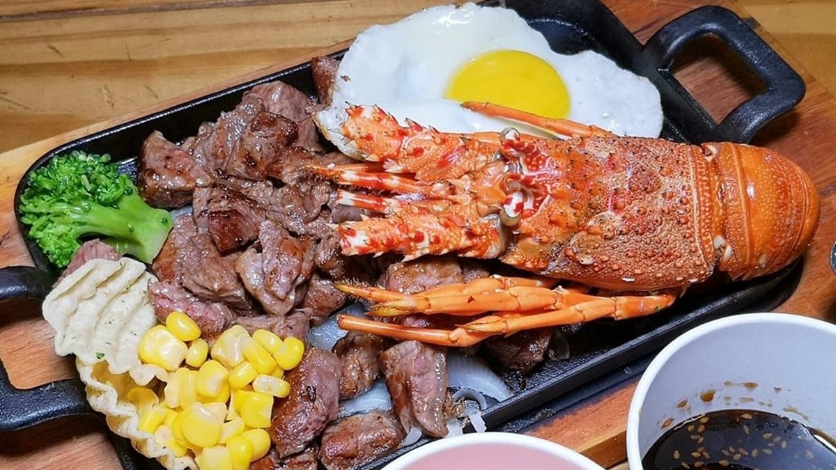 史上最猛路邊攤！鐵板燒「整隻龍蝦+骰子牛」只賣390元  餐廳老闆崩潰啦