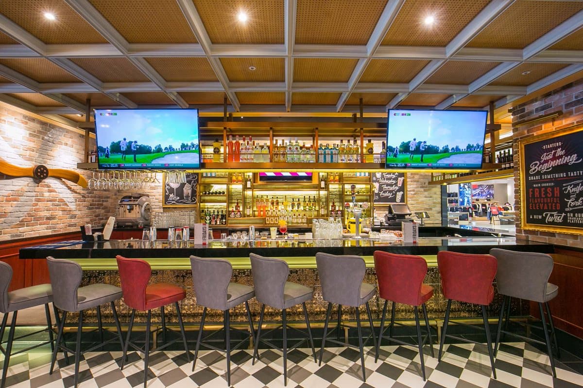 【新開店】亞洲第一家！FRIDAYS 2.0全新概念店登場   必朝聖「4大亮點」