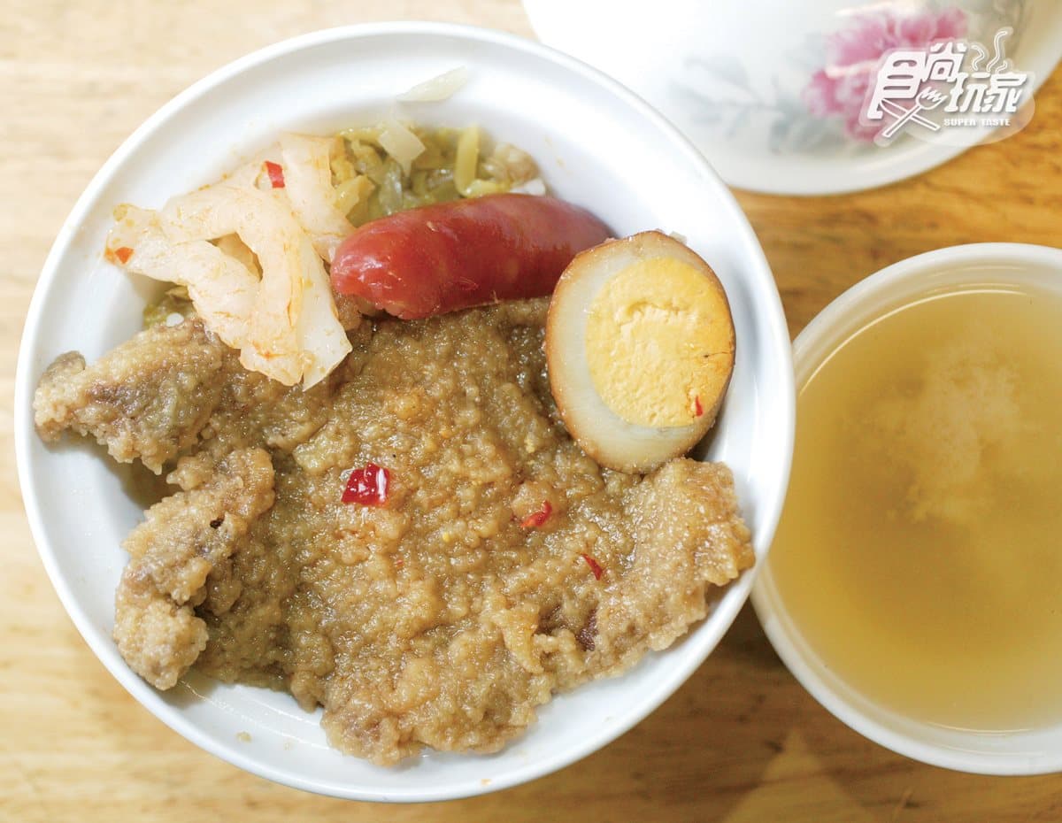 屏東人從小吃到大8家手工小吃：獨家祕技魚丸、百年炸餛飩、現搓野生愛玉、粉腸沾特製醬