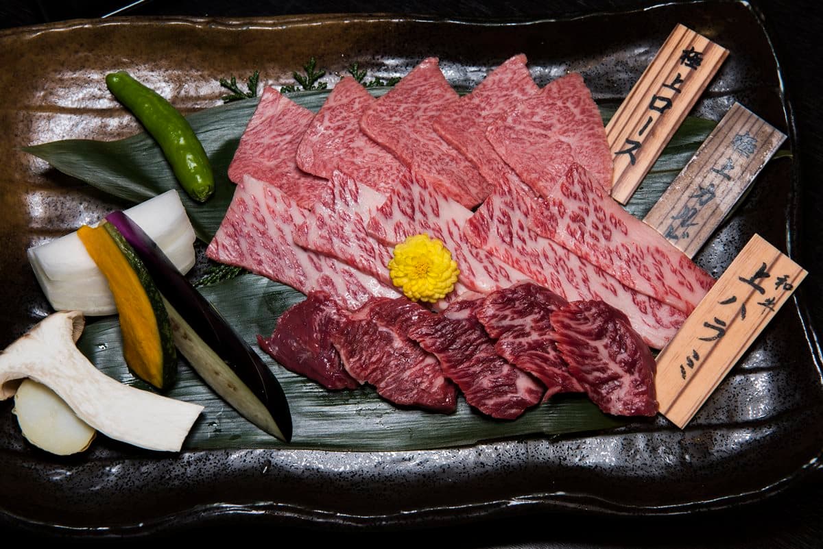 「日本美食團長」大推5家夢幻燒肉：黑毛和牛入門店、日本保健所認證生牛肉、主打招牌母牛肉