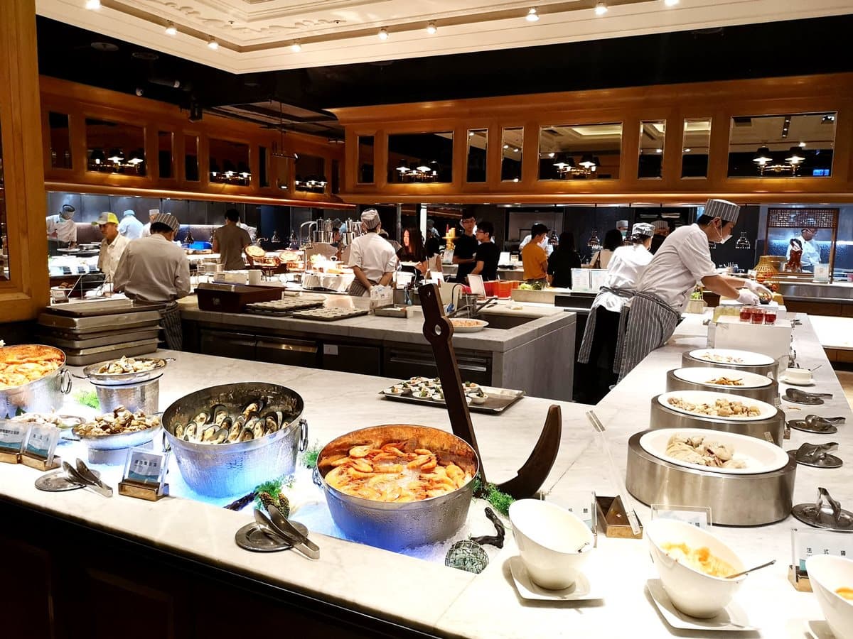 BUFFET拚現點現做！饗食天堂全面升級，「龍膽石斑」、「和牛壽司」入列掀食材大戰