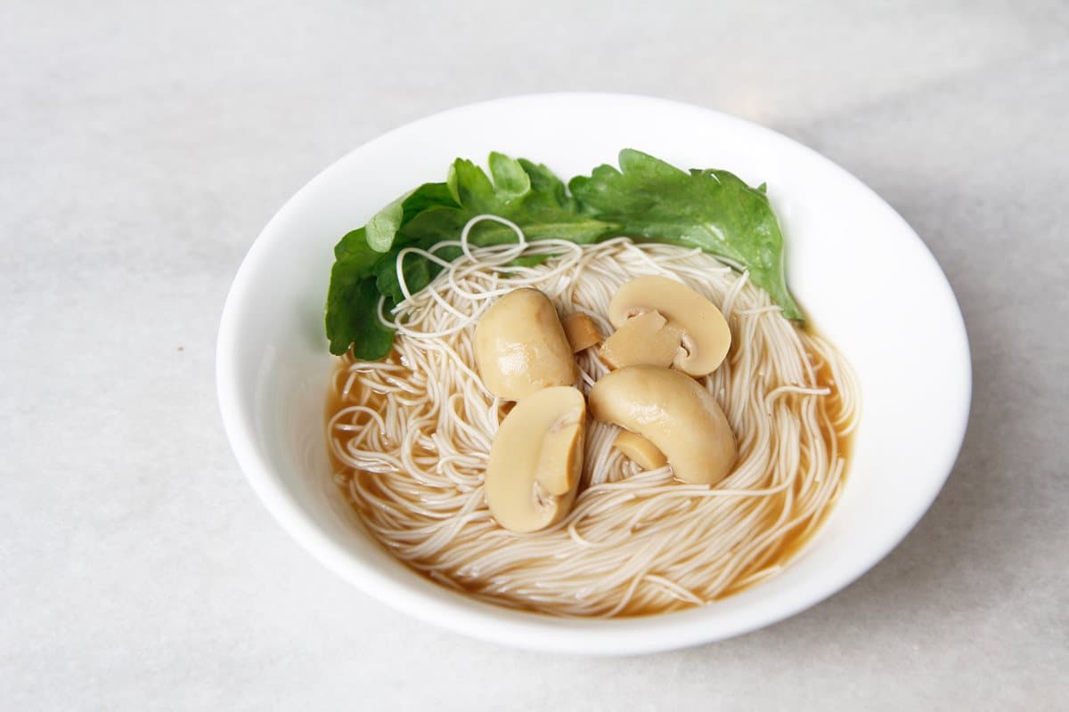 【新開店】新加坡賣破1000萬碗 「肉骨茶名店」首登台！開幕送「彩虹吐司冰淇淋」