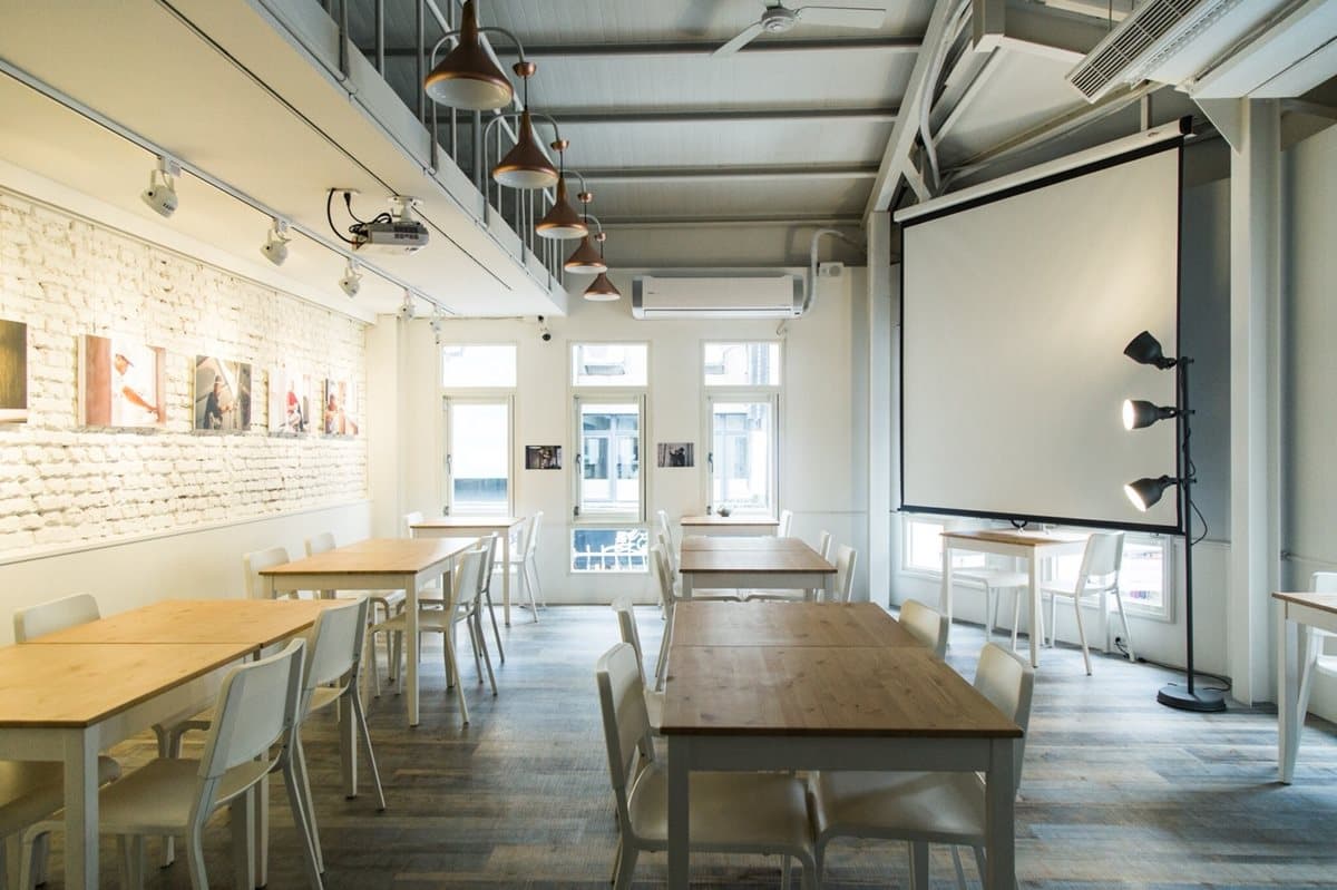 【新開店】超美純白系老屋！宜蘭首家鮮釀啤酒餐廳  「彩虹水果調飲」成亮點