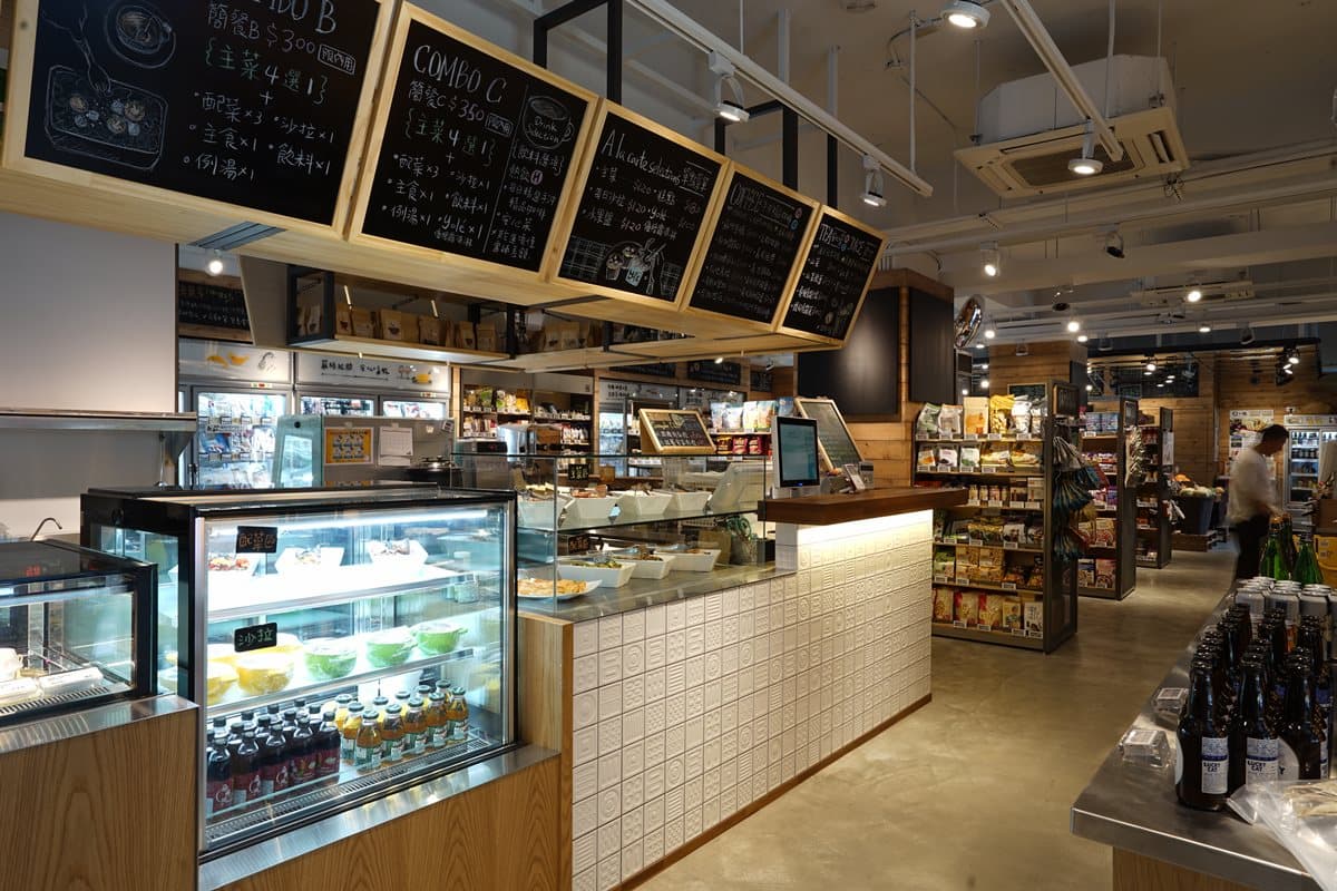美廉社默默開起「8代店」  沒想到竟然長這樣