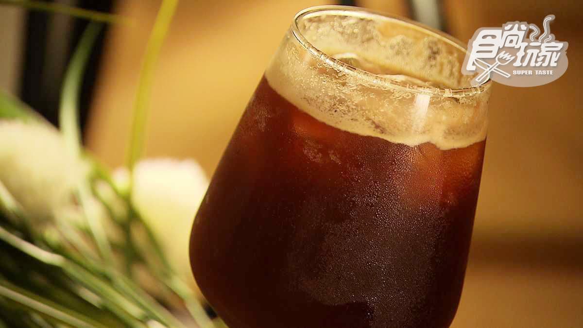 台中最高咖啡館！賞夕陽、夜景佛心價150元就有飲料+輕食