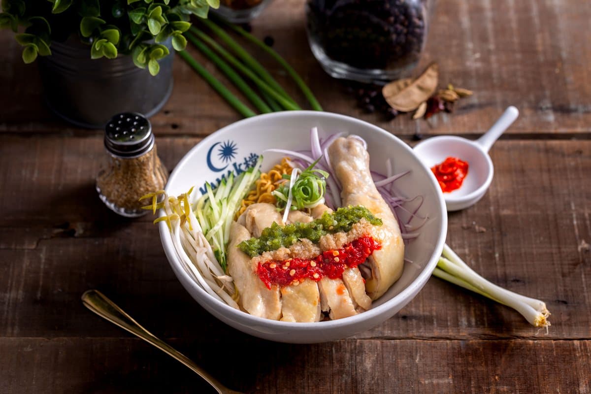 夏天就是要吃辣啊！星馬料理名店推「鬼椒海南雞拌麵」 挑戰味蕾極限