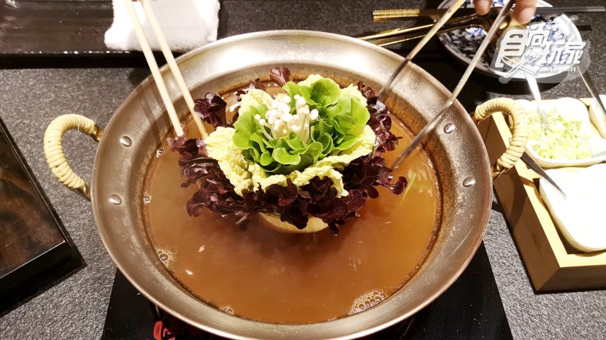 【新開店】最風騷「和牛鍋」! 牛舌海膽、蒸氣肋眼道道桌邊秀吃「殘廢餐」 【新開店】最風騷「和牛鍋」! 牛舌海膽、蒸氣肋眼道道桌邊秀吃「殘廢餐」
