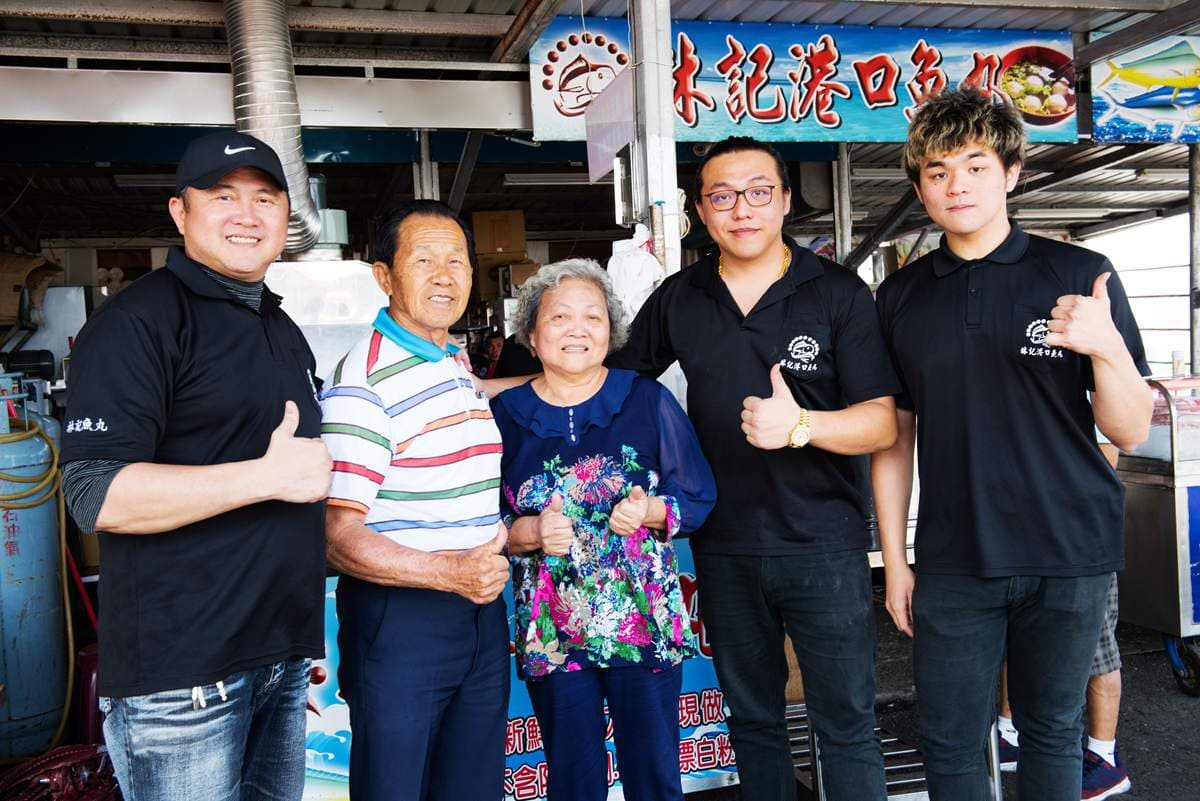 港口最青生魚片、現捏魚丸湯 吃飽飽200元有找 港口最青生魚片、現捏魚丸湯 吃飽飽200元有找