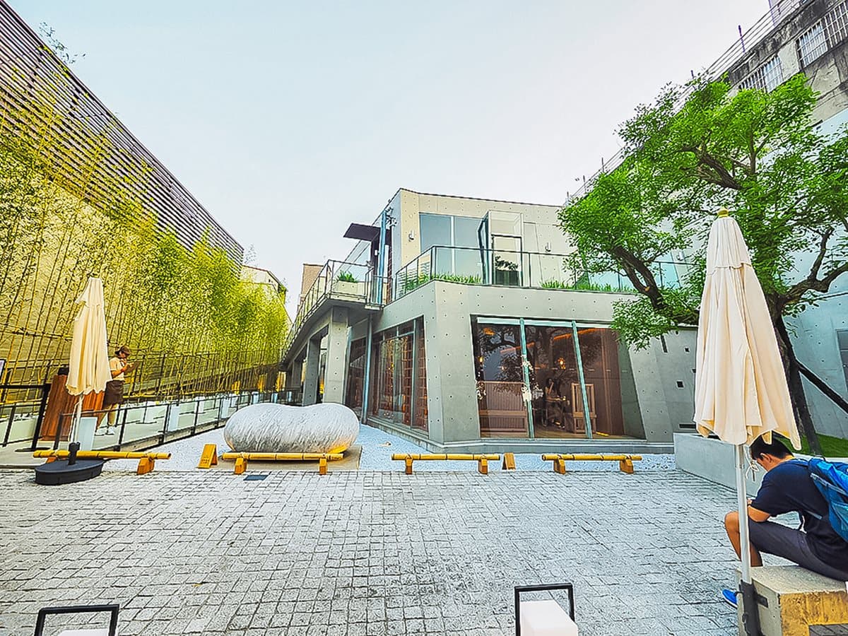 【新開店】台中人就是霸氣！頂級美拍「清水模壽司店」，銅板消費28元吃得到 #還賣日雜貨