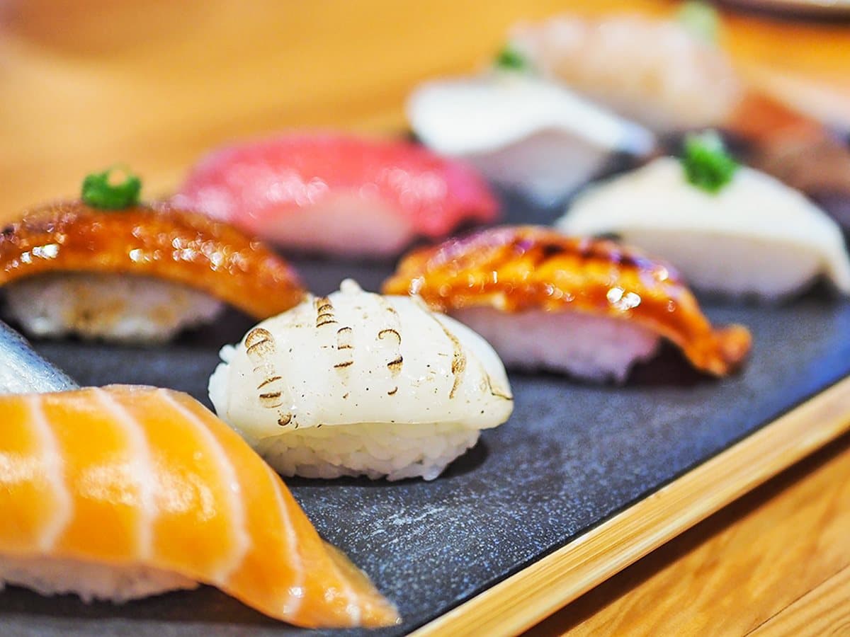 【新開店】台中人就是霸氣！頂級美拍「清水模壽司店」，銅板消費28元吃得到 #還賣日雜貨