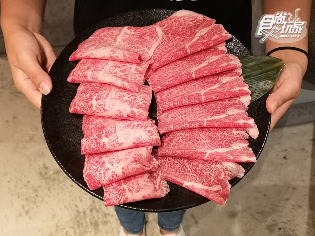 【新開店】神級和牛出現：「飛驒牛」！這家超隱密鍋物店一次能吃到13種部位