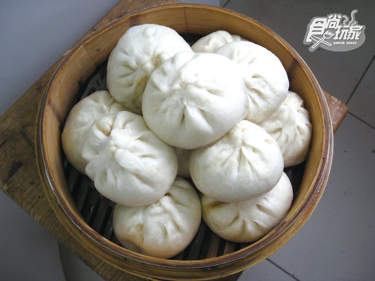 台大人最愛公館「包餡系」小吃這4家：全台第一「老麵菜包」、超大水餃版「脆煎包」、背包客瘋排「滷割包」