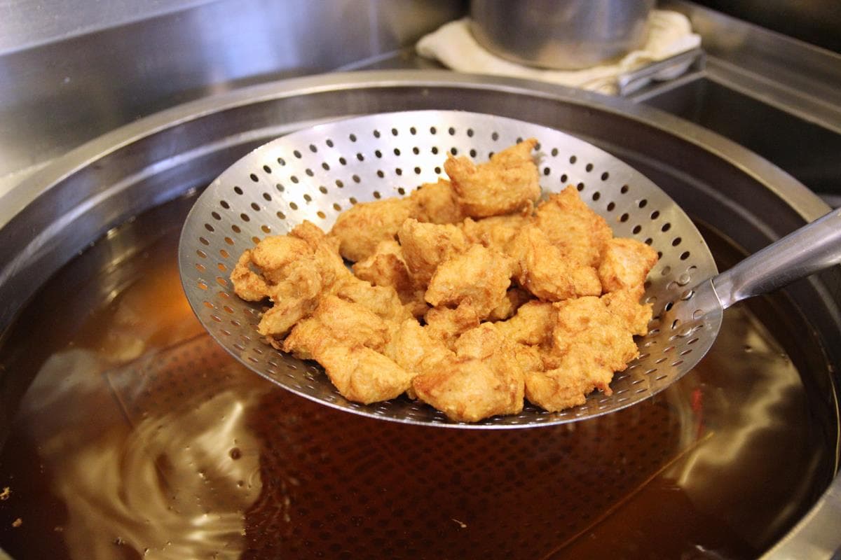 麻辣鍋神配料！炸雞名店出鍋物「香香雞」乾溼兩吃，炸雞控你可以嗎！
