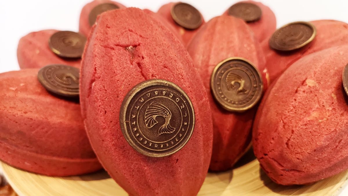 【新開店】值得為它衝台中！世界冠軍打造「甜點界的羅浮宮」！必點→噴煙鯨魚甜點、木頭巧克力冰淇淋
