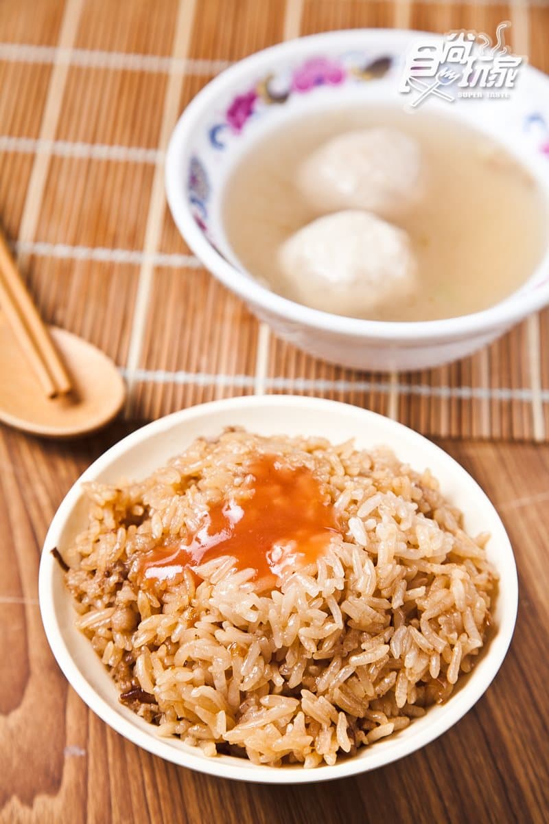 「雙連市場」晚來吃不到這5攤：4.5小時完售油飯、「全套服務」陽春麵、爆餡潤餅、50年鹹湯圓