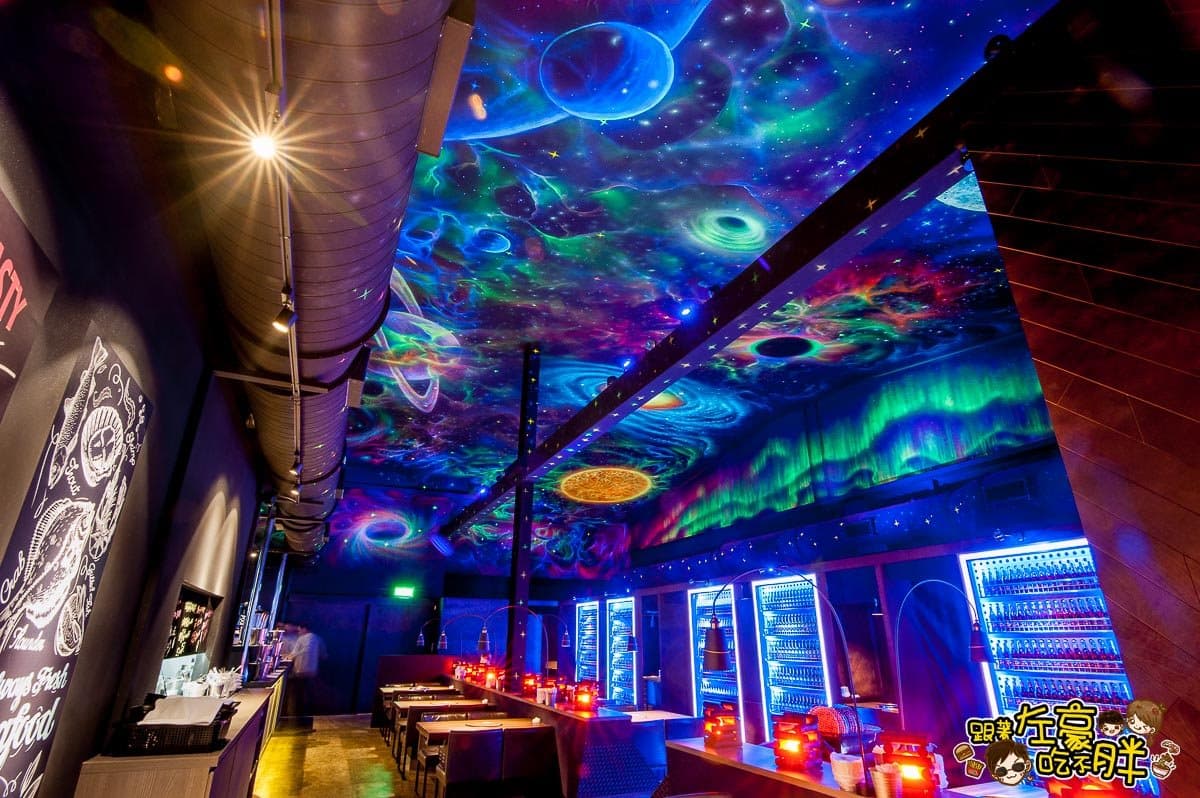 抬頭就是銀河！ 高雄超狂「星空彩繪」燒肉餐廳   連烤肉都很浪漫