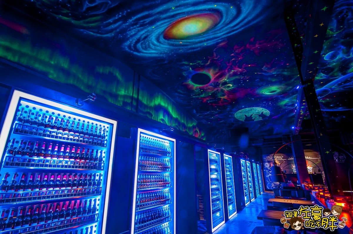 抬頭就是銀河！ 高雄超狂「星空彩繪」燒肉餐廳   連烤肉都很浪漫