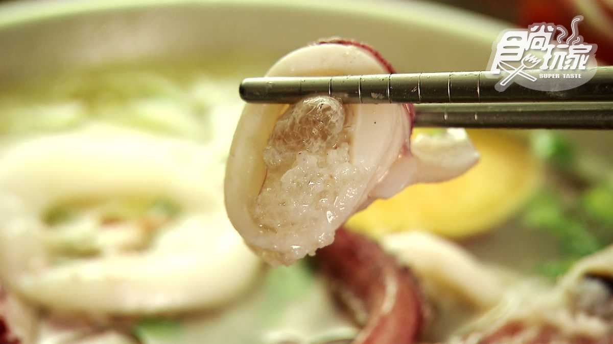 原來米粉湯可以這麼銷魂！加上店家自製「泡椒水」 好喝到要升天了