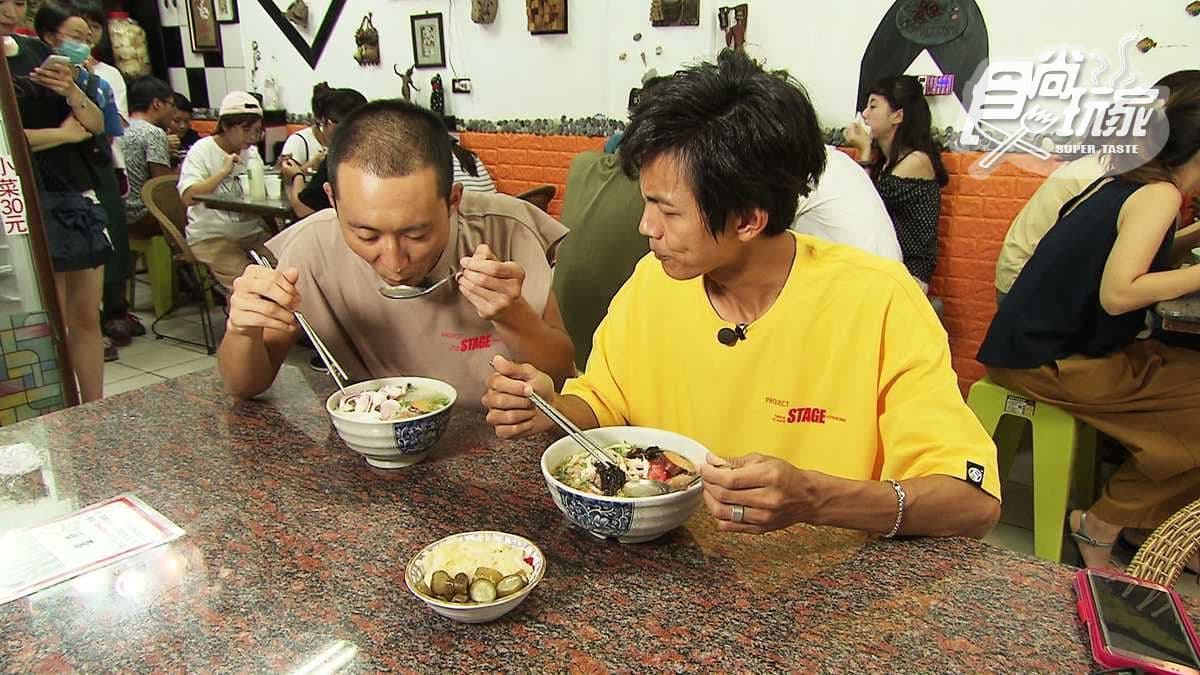 原來米粉湯可以這麼銷魂！加上店家自製「泡椒水」 好喝到要升天了