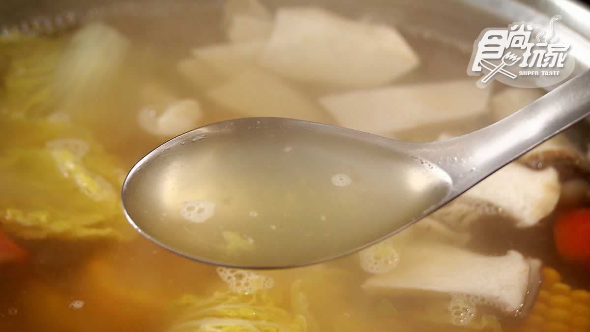 老饕激推汕頭火鍋！扁魚湯頭好鮮甜，涮松阪豬、日本和牛太銷魂