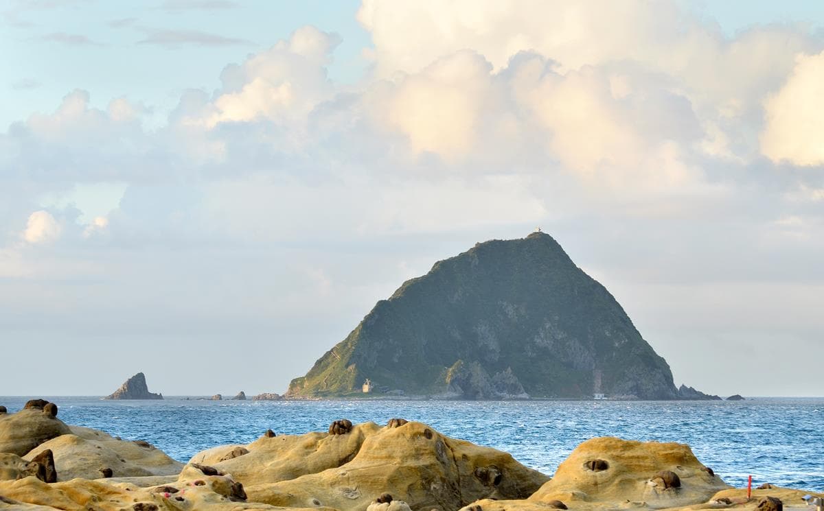 封島整修3年！基隆嶼重新開放，豋島看山望海+看首座太陽能燈塔！