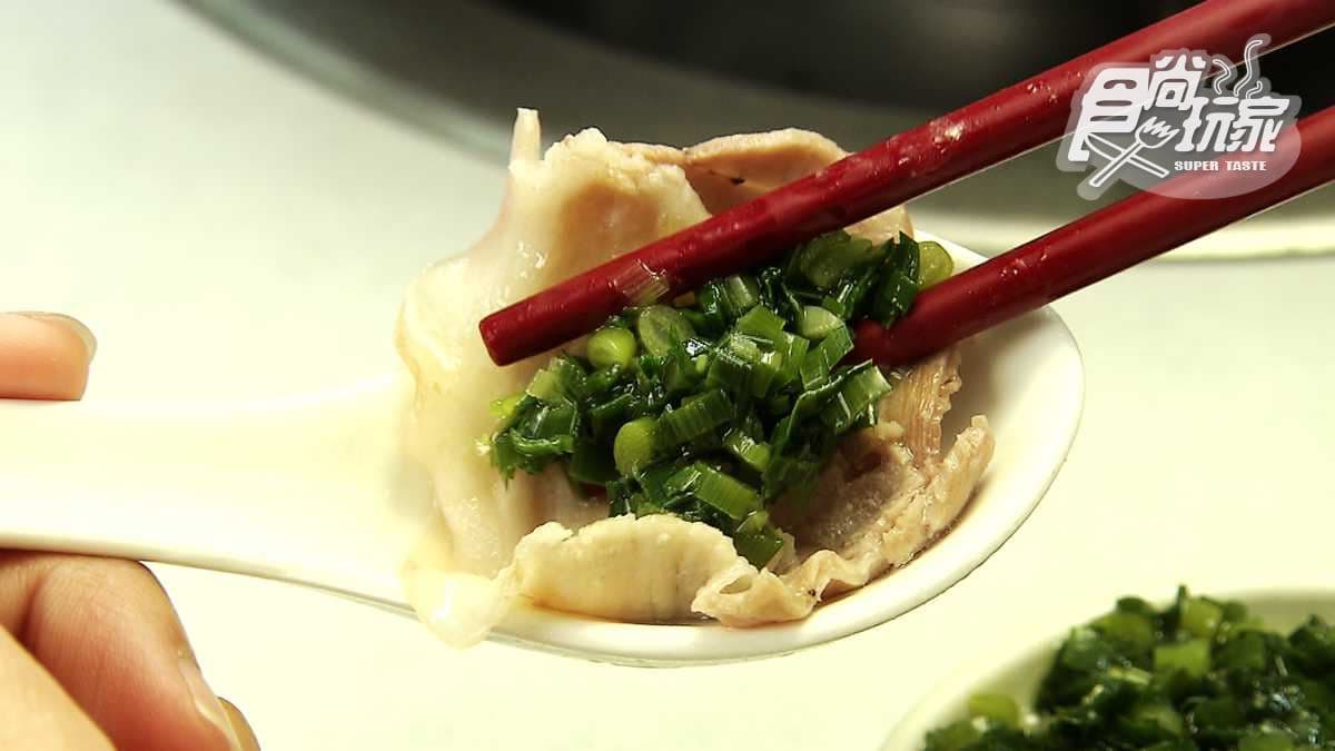 這餡餅爆汁了！還有超帶勁酸菜白肉鍋好吃到讓人「美叮美噹」