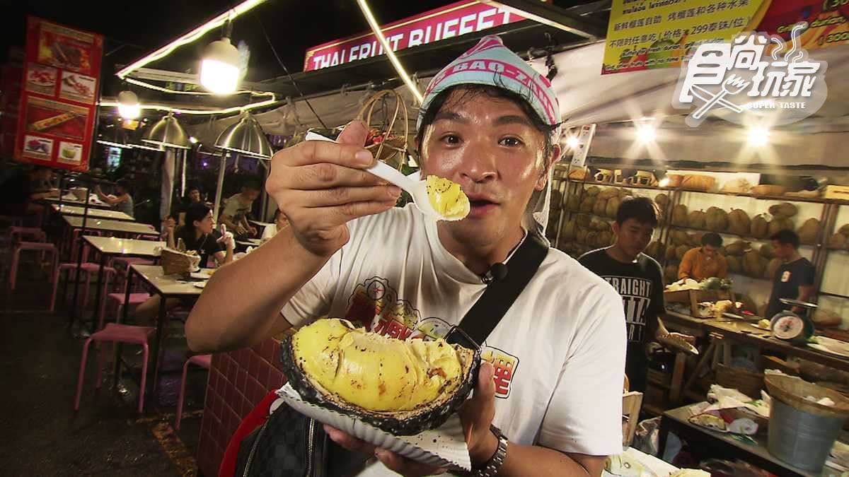這個火車夜市必吃「炭烤榴槤」！綜合香蕉煎餅、酸辣豬脊骨都給我來一份