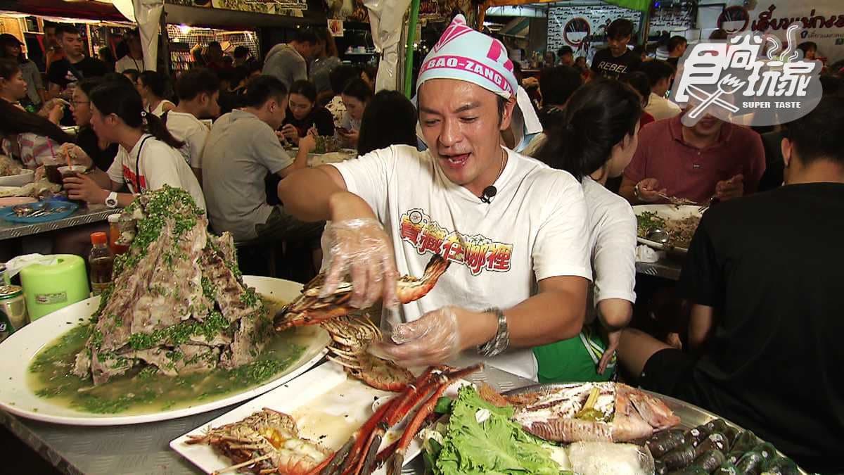 這個火車夜市必吃「炭烤榴槤」!綜合香蕉煎餅、酸辣豬脊骨都給我來一份 這個火車夜市必吃「炭烤榴槤」!綜合香蕉煎餅、酸辣豬脊骨都給我來一份