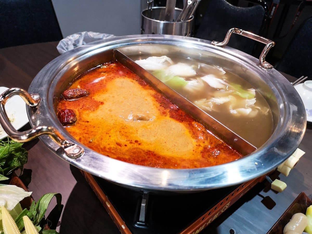 【新開店】南洋濃厚系！全台唯一「沙嗲麻辣鍋」 海鮮拼盤竟有「岩龍蝦、天使紅蝦」