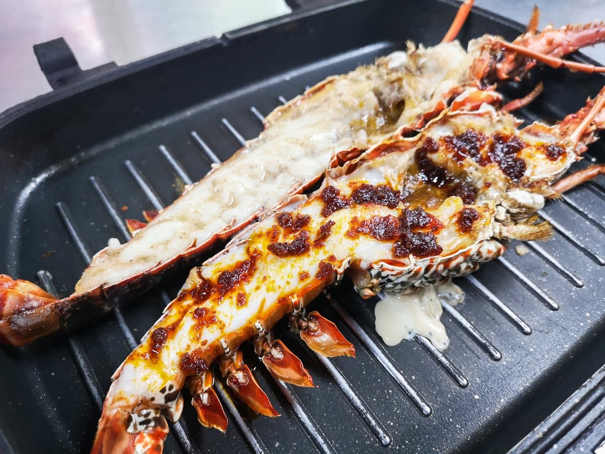 【新開店】南洋濃厚系！全台唯一「沙嗲麻辣鍋」 海鮮拼盤竟有「岩龍蝦、天使紅蝦」