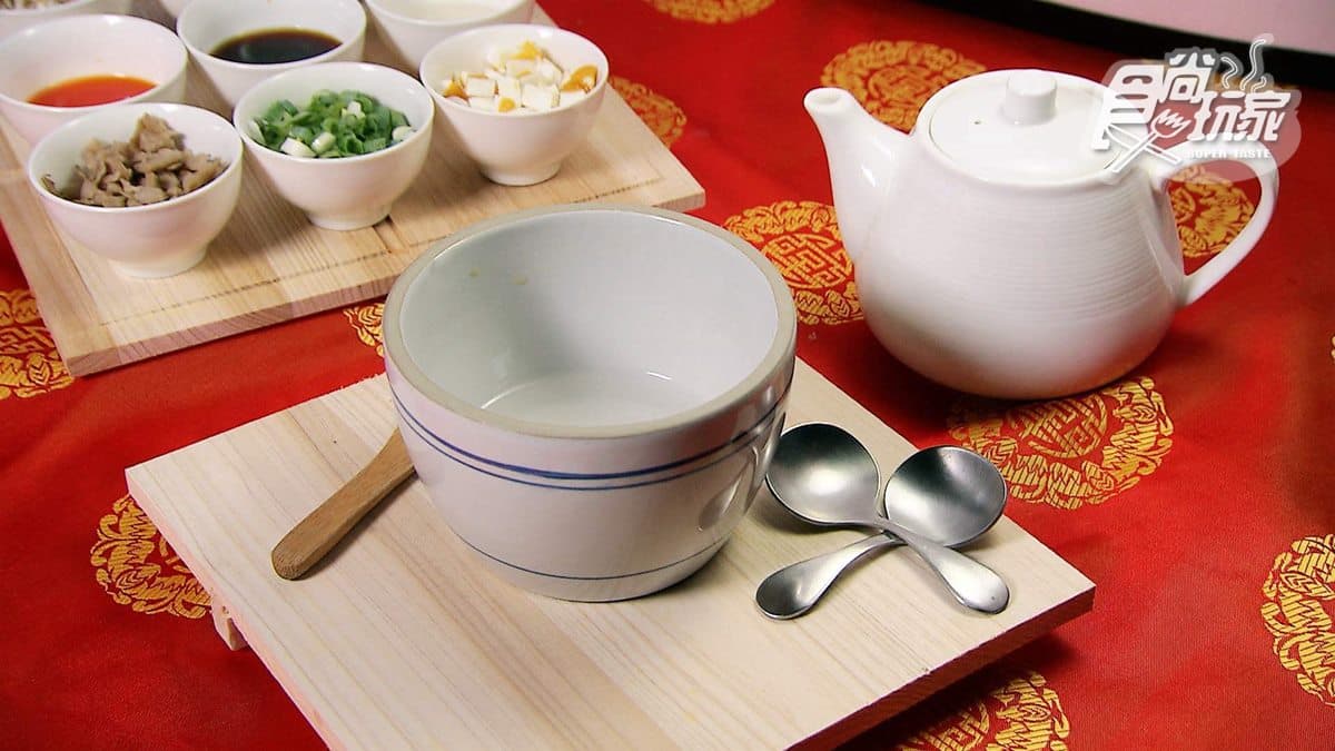 夜店裡吃台式辦桌「龍蝦三明治」「魷魚螺肉蒜」 台南老台菜新鮮吃 夜店裡吃台式辦桌「龍蝦三明治」「魷魚螺肉蒜」 台南老台菜新鮮吃