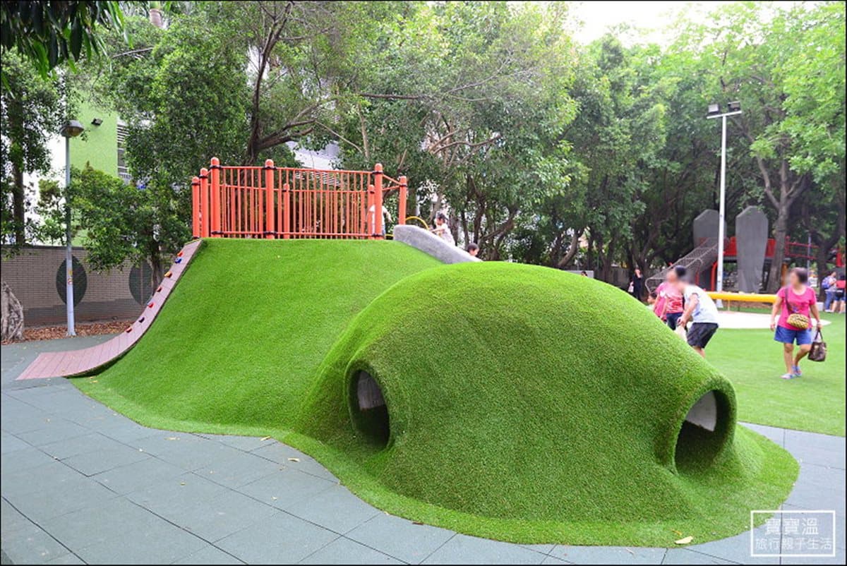 有怪獸在板橋!最新特色公園 「巨獸」溜滑梯、洞穴躲貓貓、超大沙坑好好玩 有怪獸在板橋!最新特色公園 「巨獸」溜滑梯、洞穴躲貓貓、超大沙坑好好玩