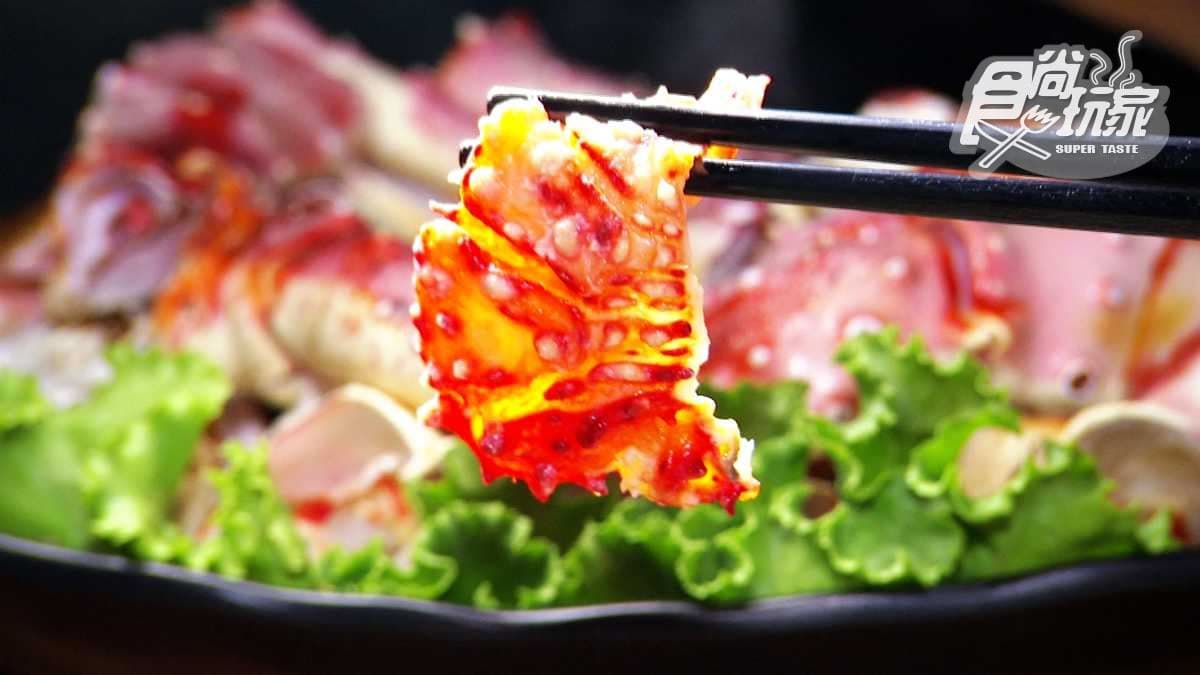 這蟹好肥美堪稱「螃蟹界的巨石強森」!新竹的「北海道活海鮮四吃」大開眼界 這蟹好肥美堪稱「螃蟹界的巨石強森」!新竹的「北海道活海鮮四吃」大開眼界