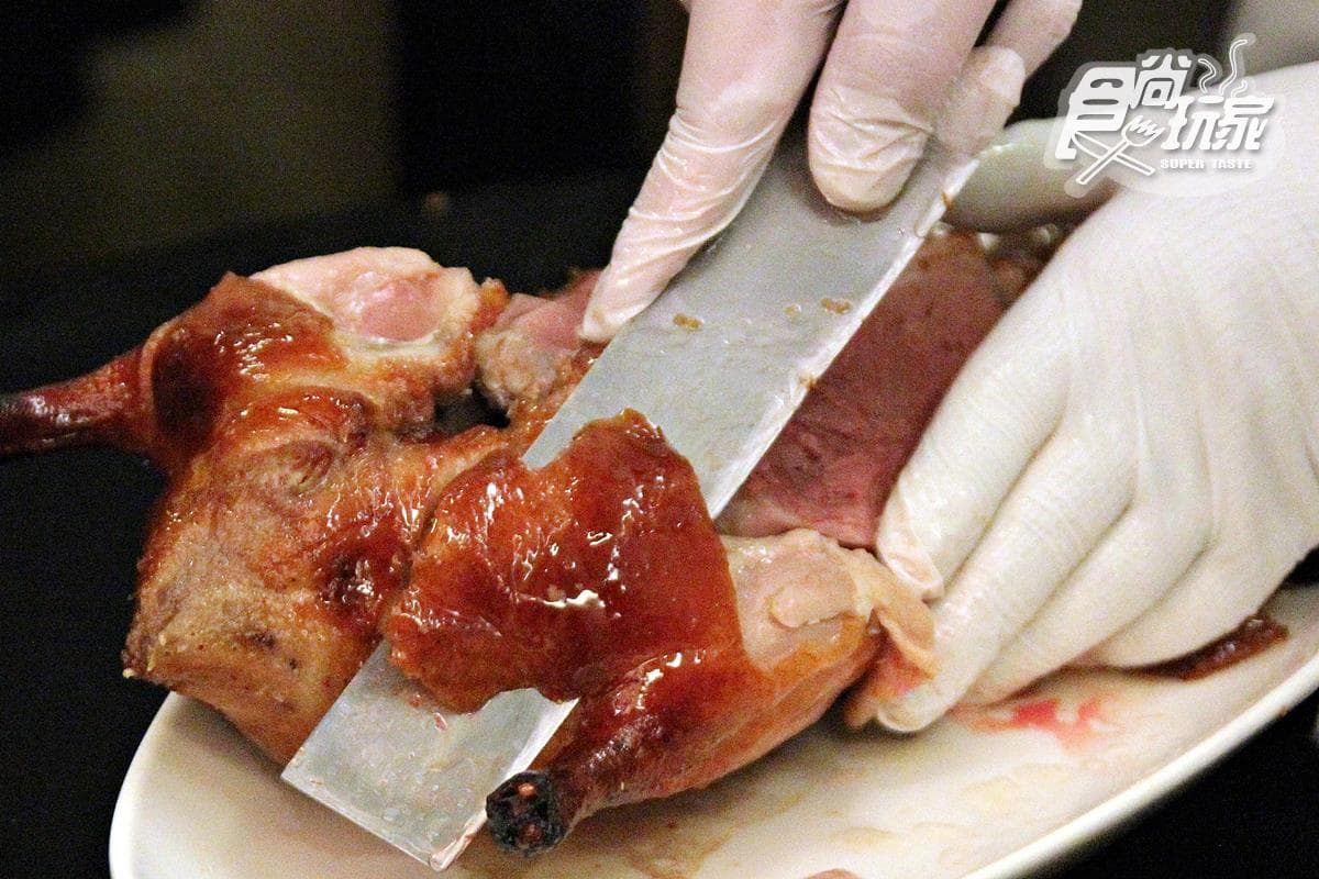 烤鴨一次7吃!廣式掛爐「烤鴨宴」皮脆肉嫩,烤鴨迷非吃不可! 烤鴨一次7吃!廣式掛爐「烤鴨宴」皮脆肉嫩,烤鴨迷非吃不可!
