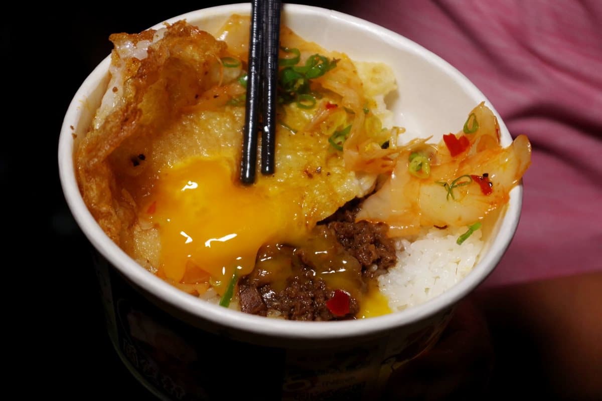 【新開店】「午夜幽靈餐車」台北出沒 和牛滷肉飯沾蛋黃太邪惡了 【新開店】「午夜幽靈餐車」台北出沒 和牛滷肉飯沾蛋黃太邪惡了