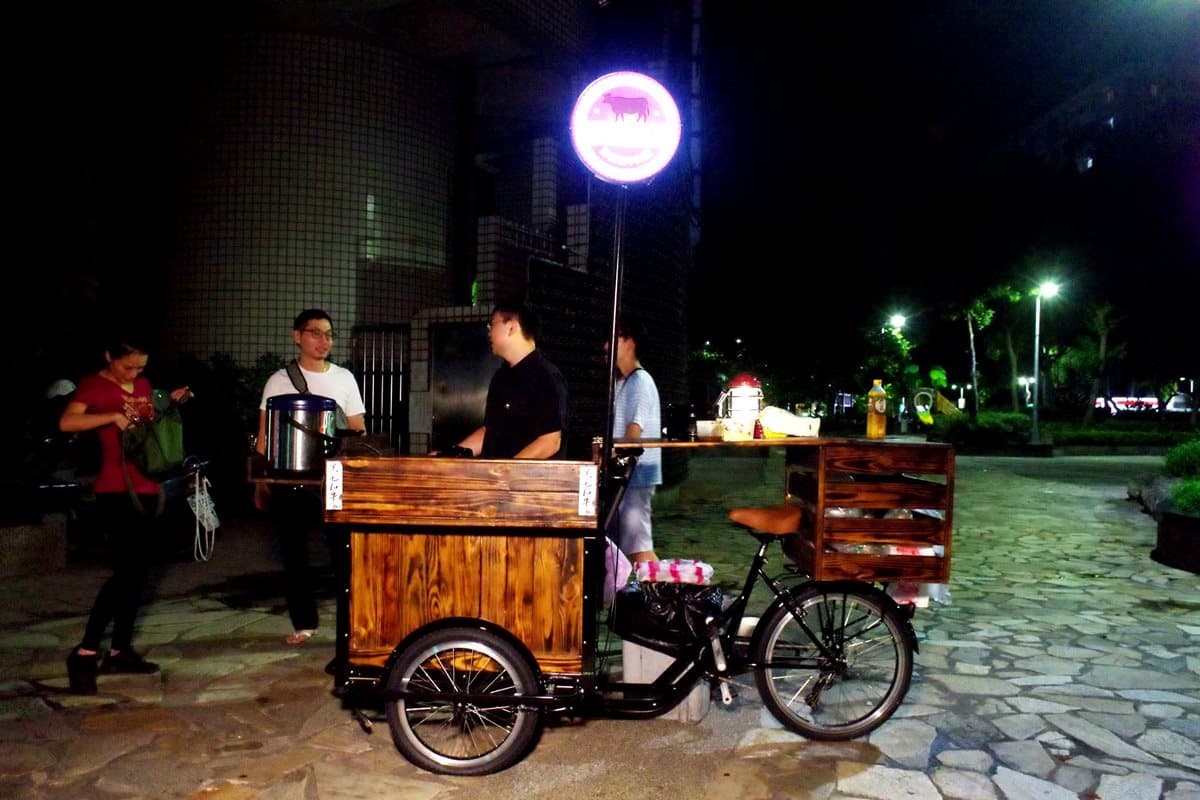 【新開店】「午夜幽靈餐車」台北出沒 和牛滷肉飯沾蛋黃太邪惡了 【新開店】「午夜幽靈餐車」台北出沒 和牛滷肉飯沾蛋黃太邪惡了