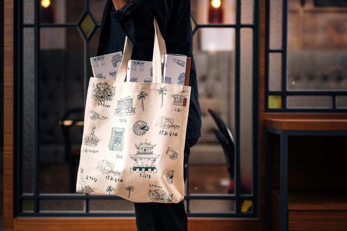 【新開店】台南打卡新地標！百年餅舖DIY概念店+必吃台南限定蜷尾家雪餅！