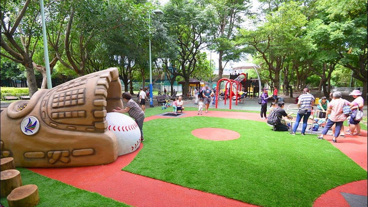 三振出局！全新景點「棒球主題公園」   巨型手套、透明溜滑梯成亮點