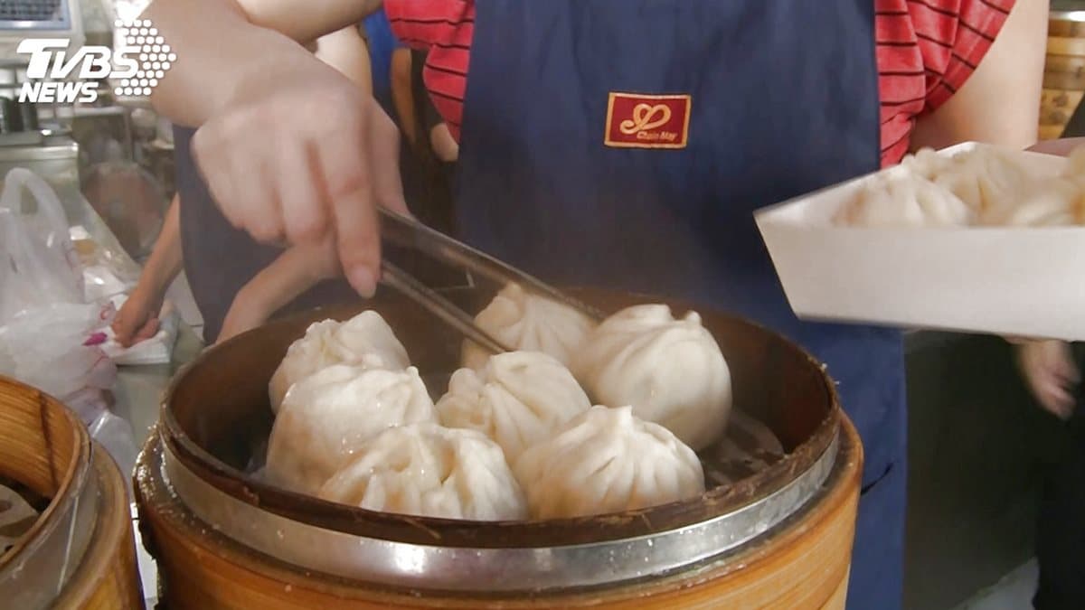 別只吃鼎泰豐！北中南3家厲害小籠包：手掌大日賣3000個、凌晨3點半搶買一匙湯包