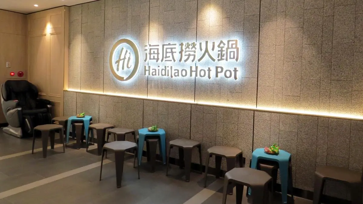 邊吃火鍋邊看秀！這家店還不限用餐時間、無服務費