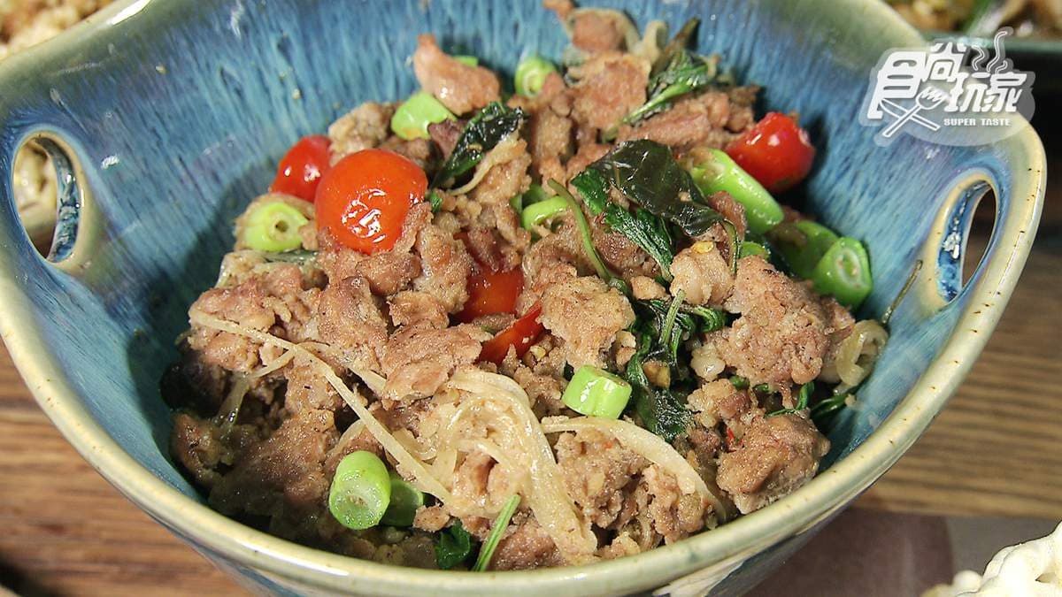 台南國華街老屋中藏「泰國夜店風」餐廳 打拋豬讓你連吃兩碗飯 台南國華街老屋中藏「泰國夜店風」餐廳 打拋豬讓你連吃兩碗飯