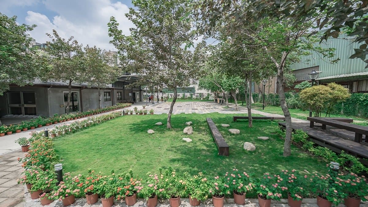最新！台中復古風打卡點：60年老菸廠+甘蔗板板畫+擔擔菸 超好拍