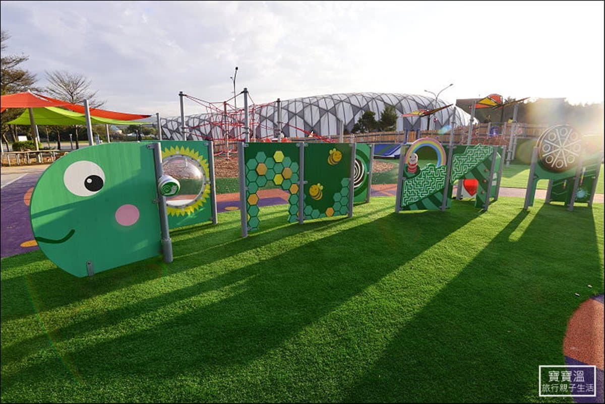 藏在「捷運旁」!台北最強2千坪親子公園!必玩毛毛蟲遊戲牆、草地溜滑梯、轉轉椅 藏在「捷運旁」!台北最強2千坪親子公園!必玩毛毛蟲遊戲牆、草地溜滑梯、轉轉椅