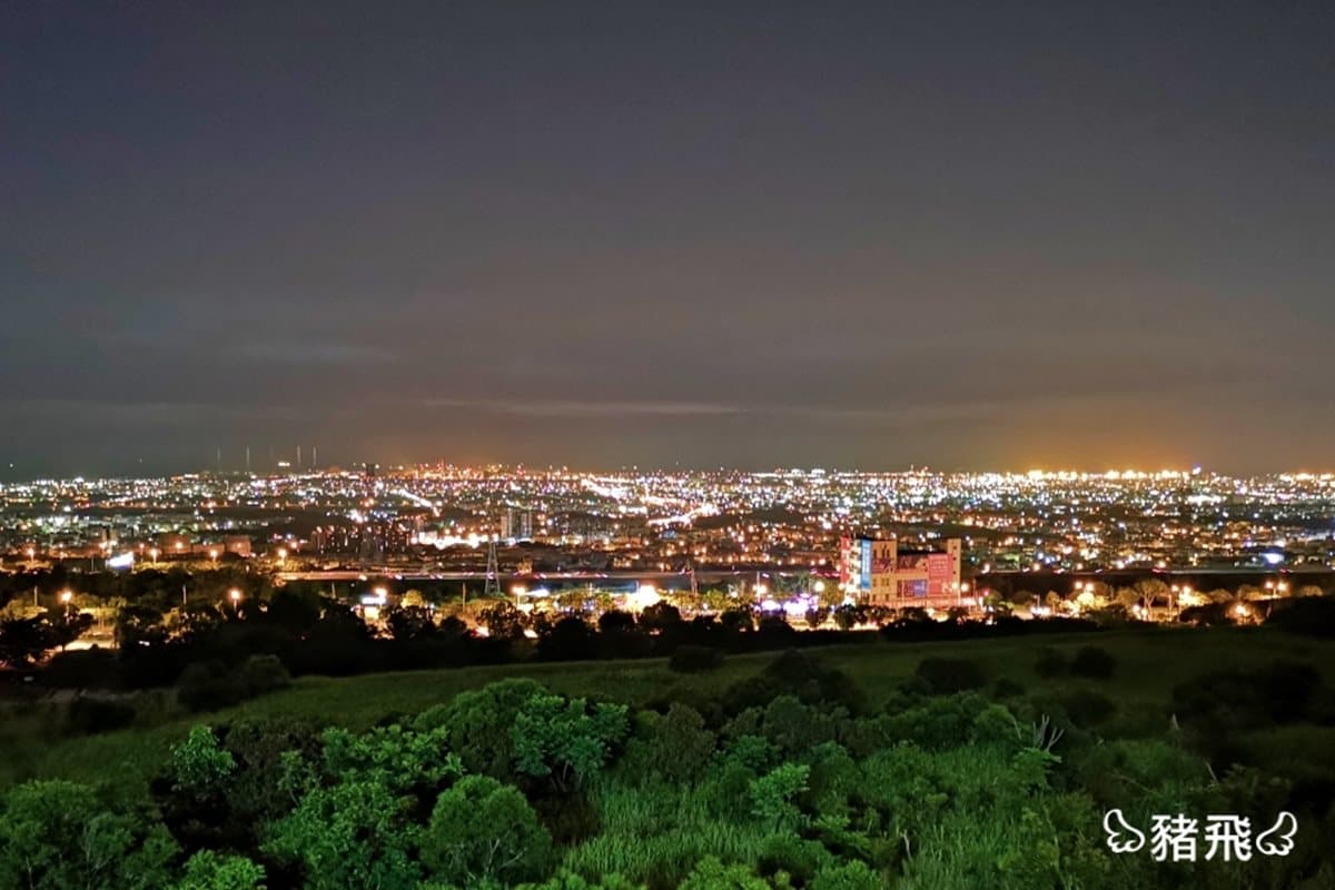 絕美夜景第一排!台中秘境「彩色貨櫃屋」景觀餐廳 絕美夜景第一排!台中秘境「彩色貨櫃屋」景觀餐廳