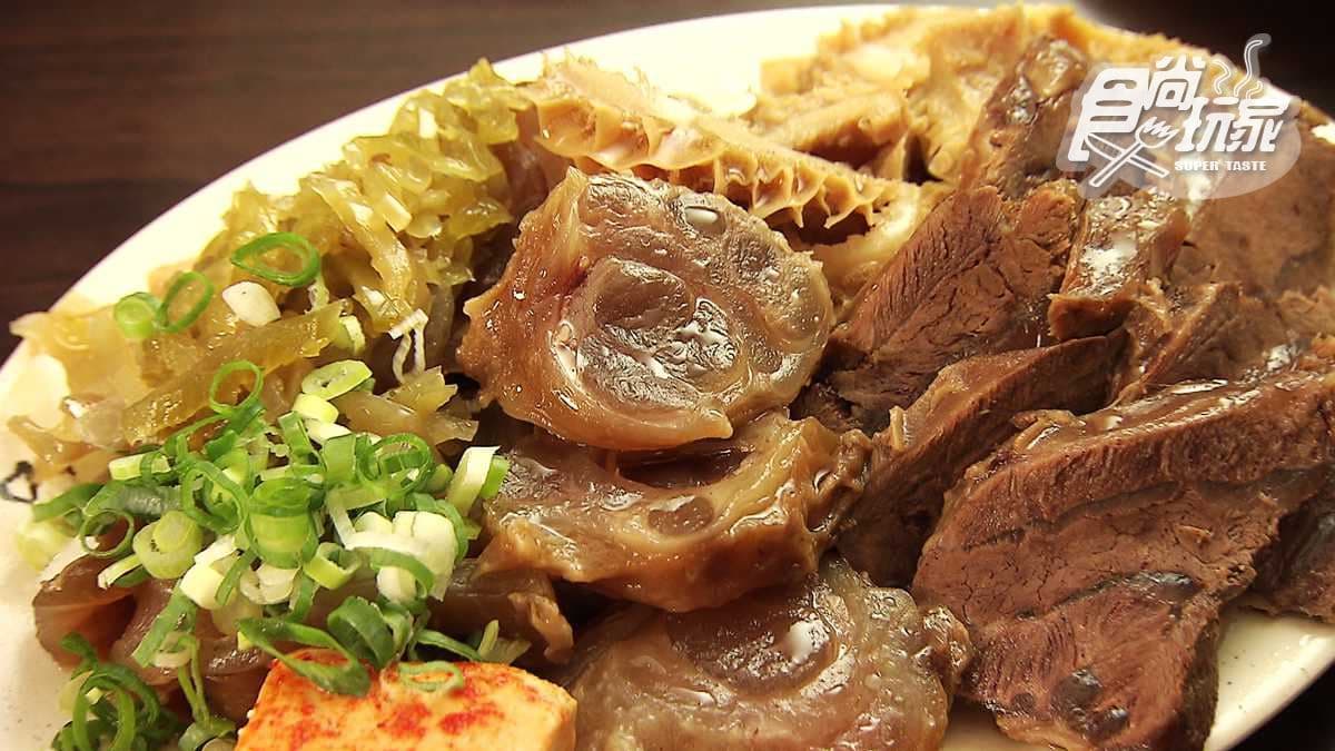 飄香60年超大鍋底「牛肉爐」只要250！還有必吃「牛三寶」！