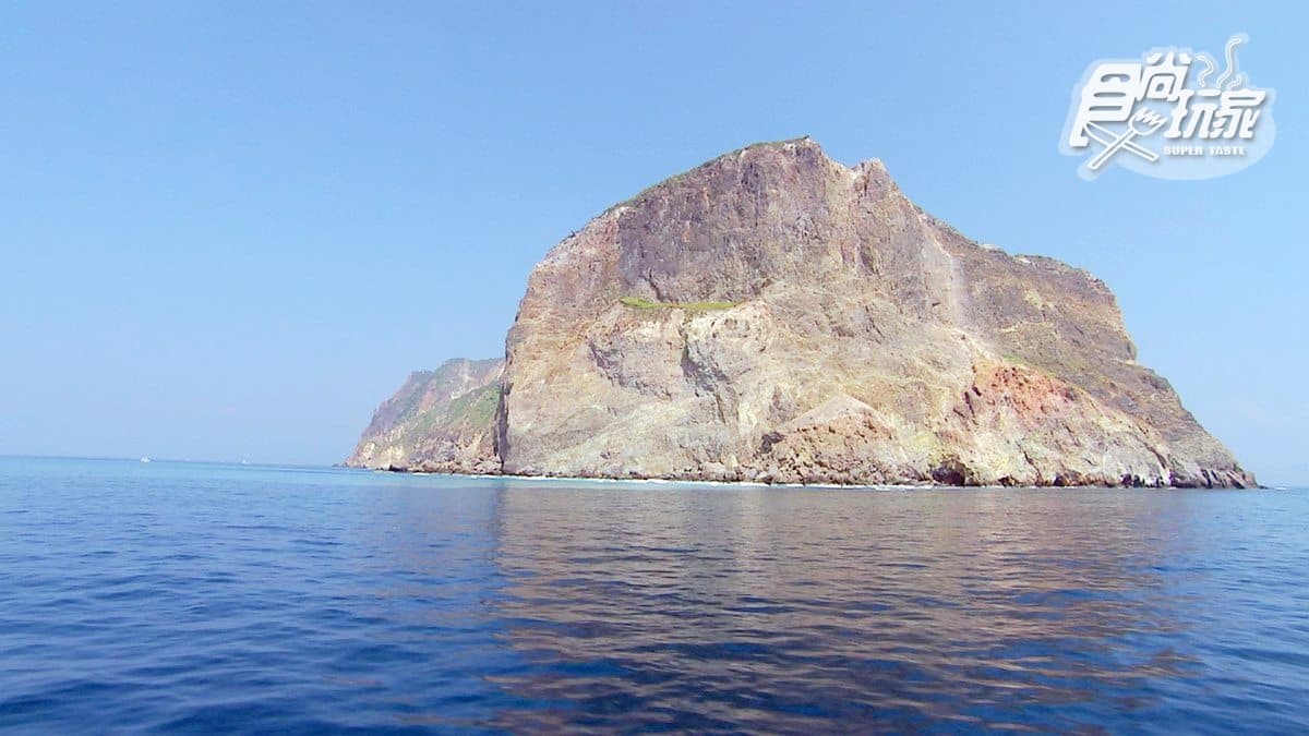 從來沒這麼近看過龜山島！搭船賞八景 人品好還可遇到海豚開趴踢