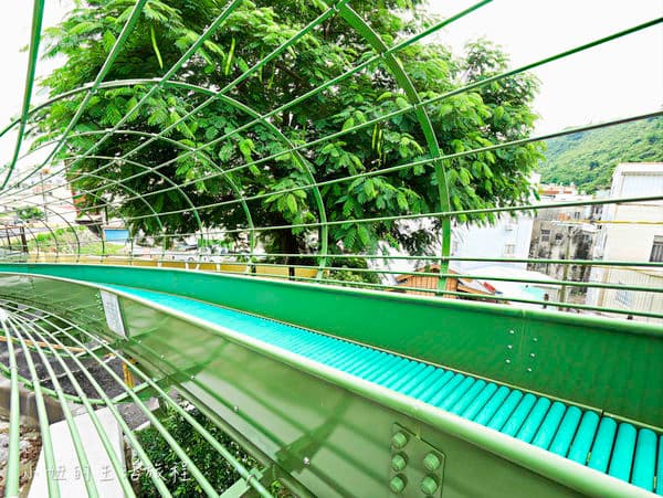 全台最長溜滑梯搶先看！全長79公尺溜完僅40秒，從古蹟上空飛過超酷